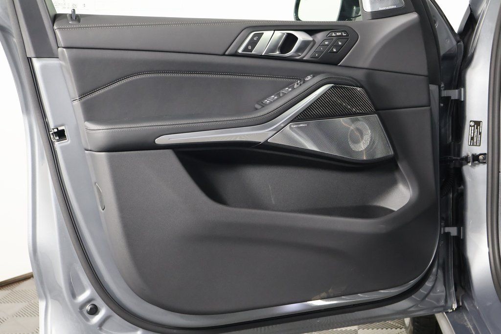 Thumbnail: 2026 BMW X7 - 8