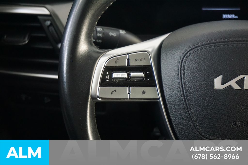 Used 2025 Green Kia S image 27