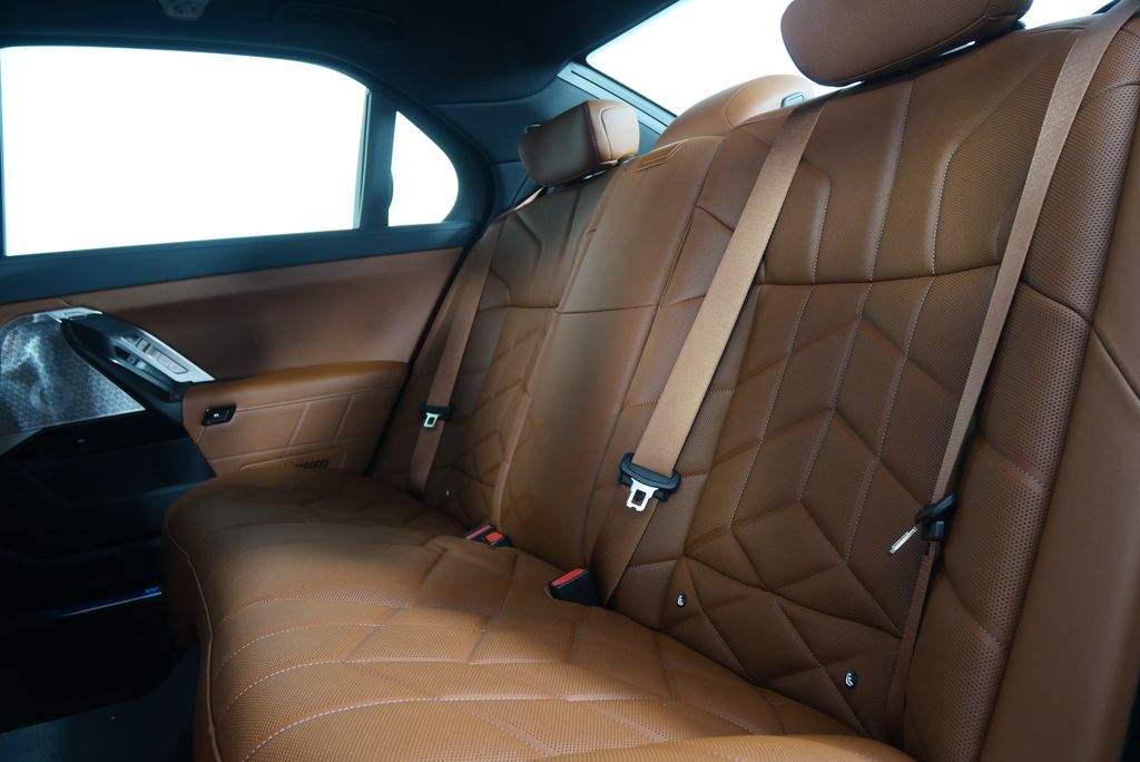 Thumbnail: 2025 BMW 7 Series - 16