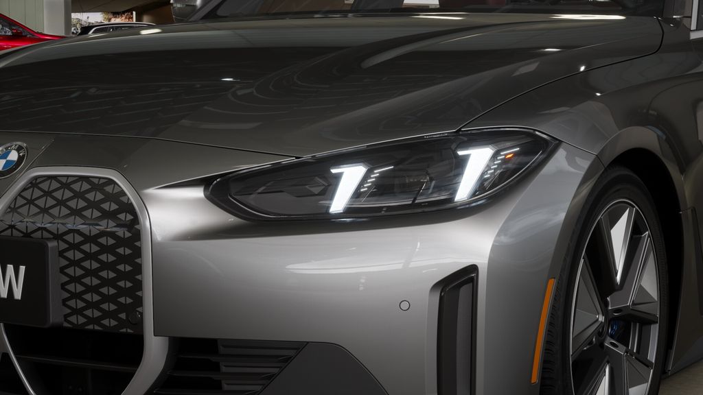 Thumbnail: 2025 BMW i4 - 32