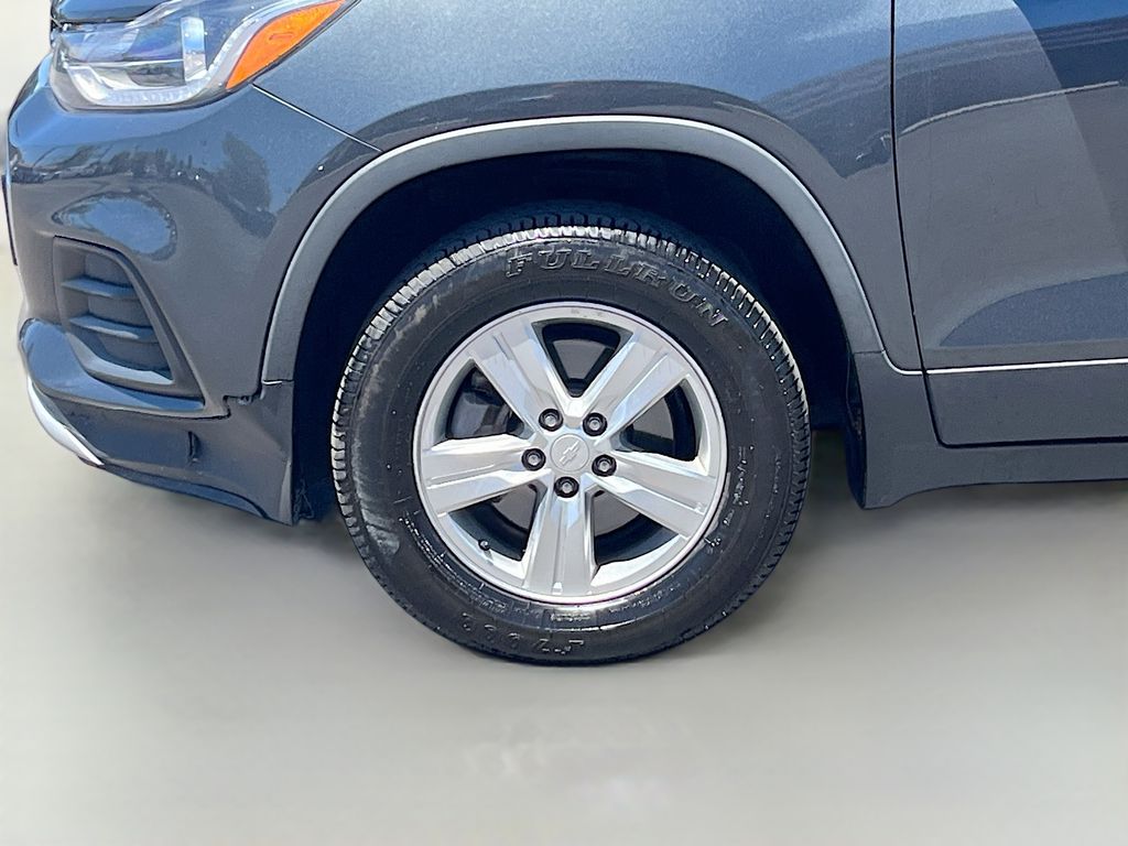 Used 2018 Gray Chevrolet LT image 28