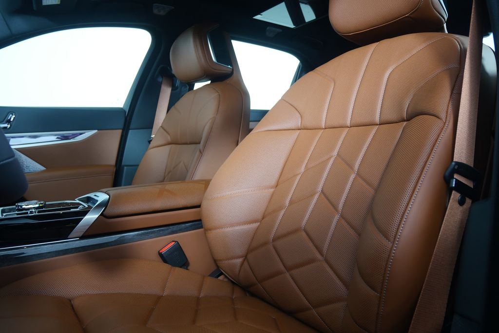 Thumbnail: 2026 BMW 7 Series - 12