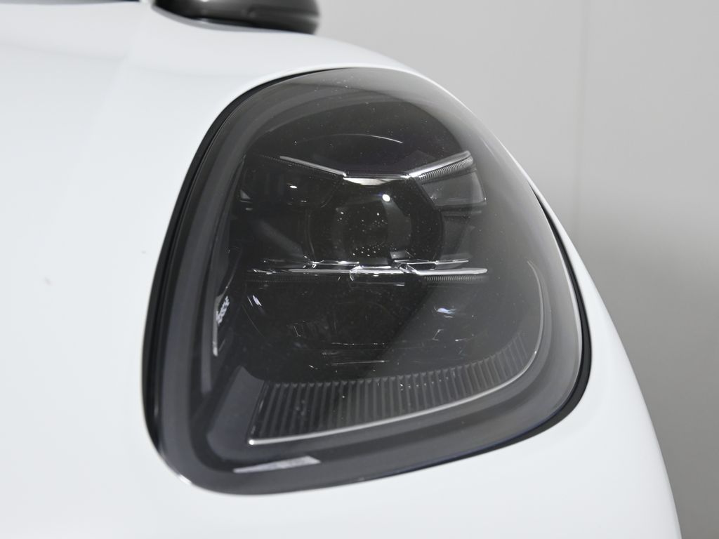 Thumbnail: 2023 Porsche Macan - 11