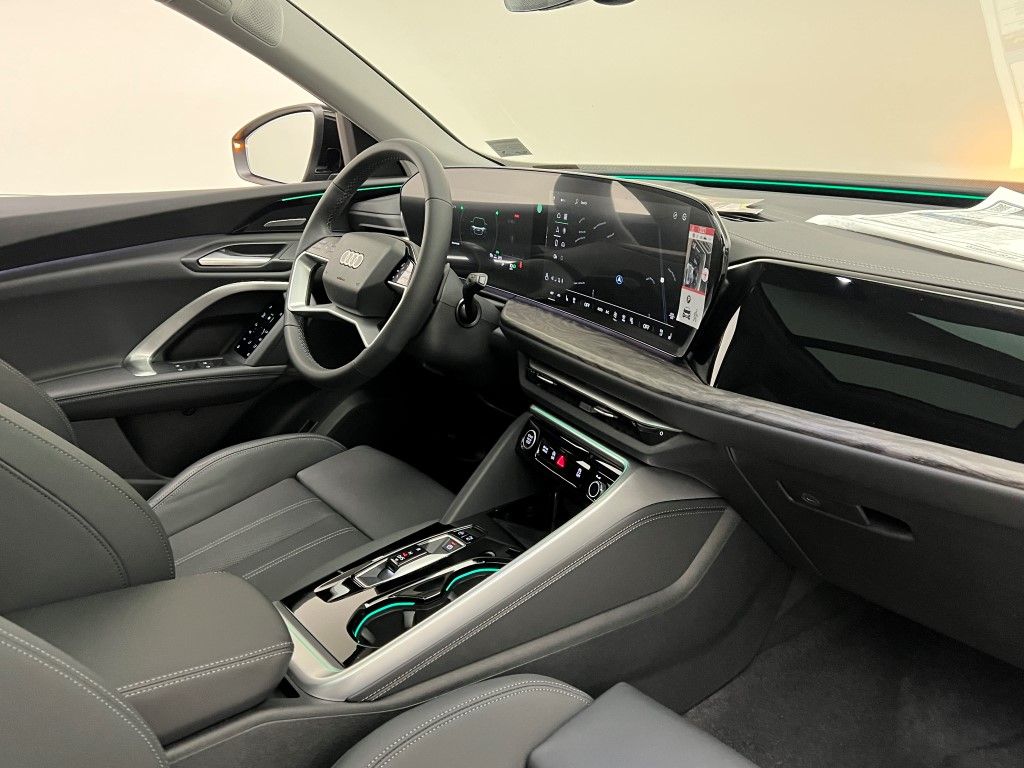 Thumbnail: 2025 Audi Q5 - 12