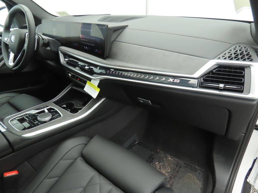 Thumbnail: 2025 BMW X5 - 17