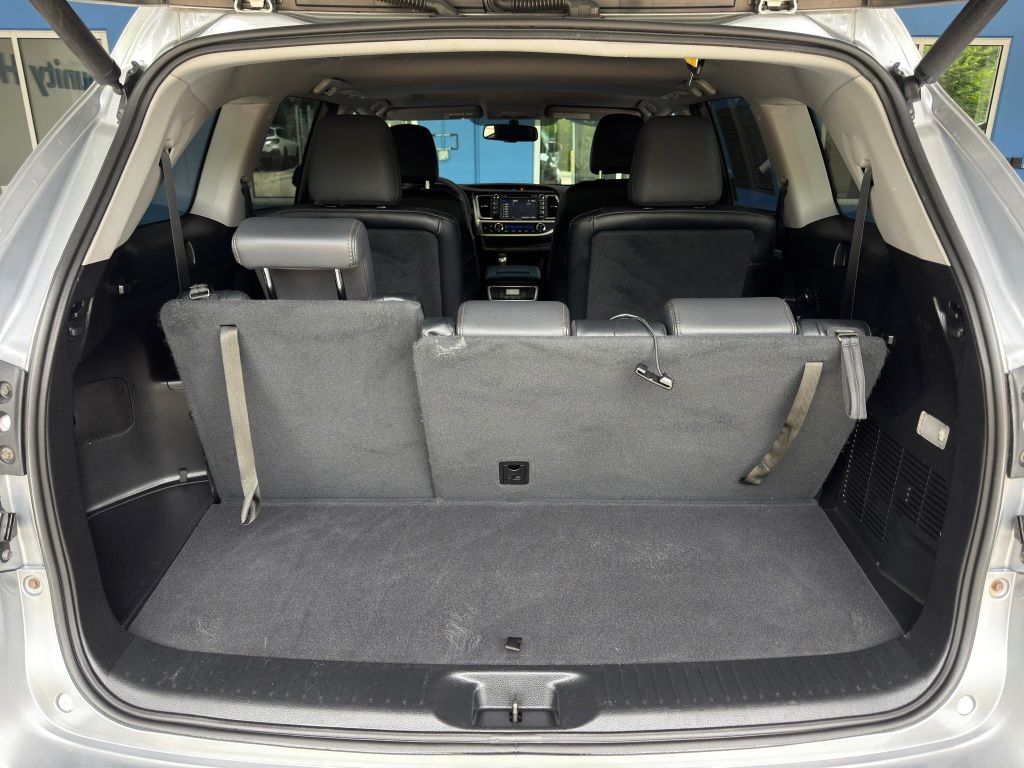 2015 Toyota Highlander XLE V6 Silver at Autostrade