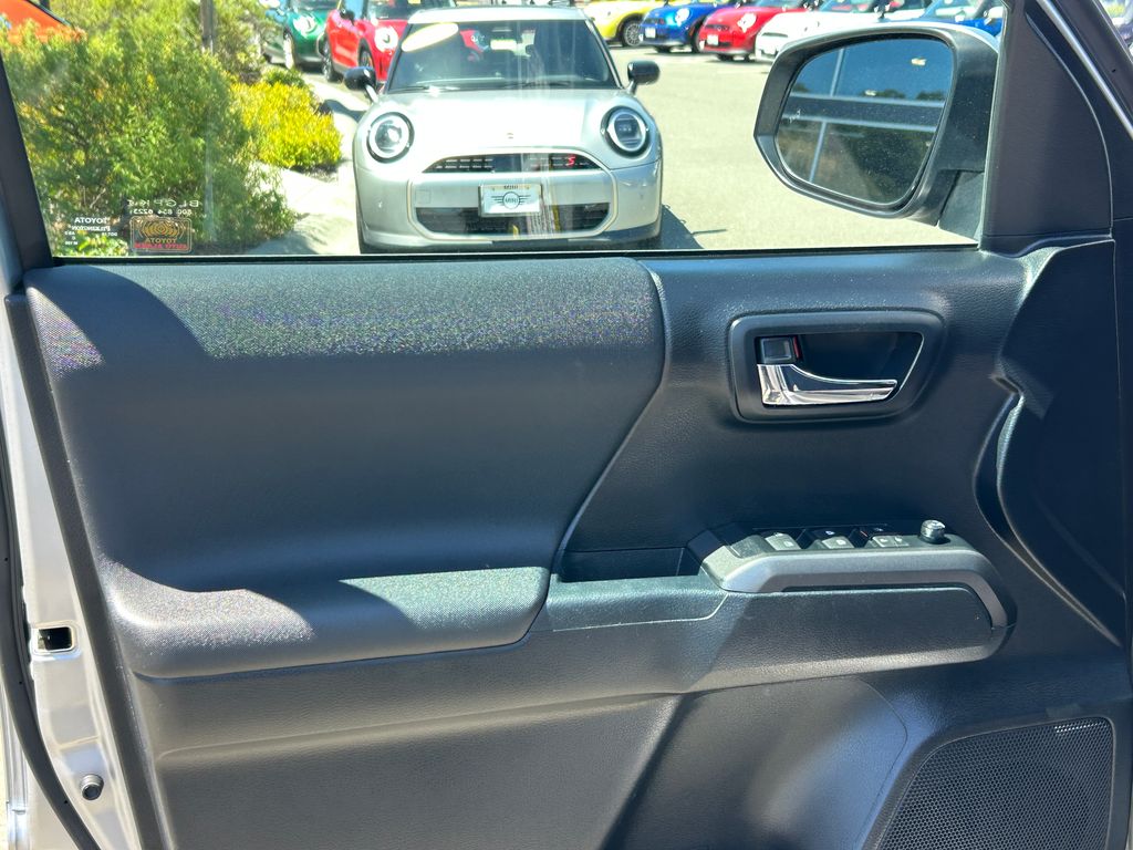 Thumbnail: 2019 Toyota Tacoma - 11