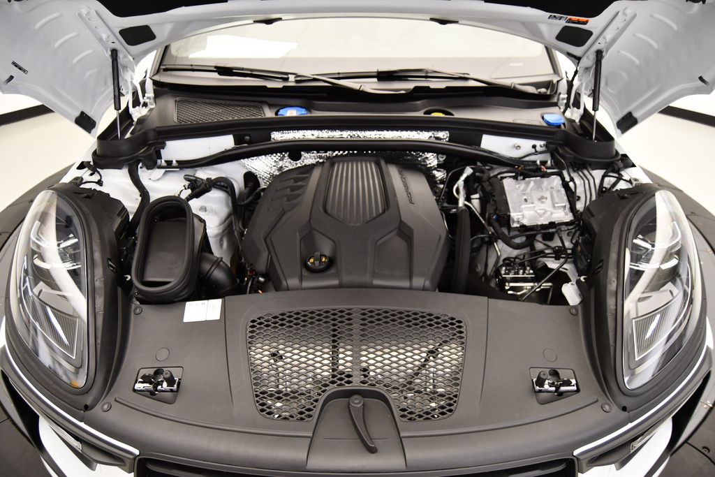 2024 Porsche Macan T 11