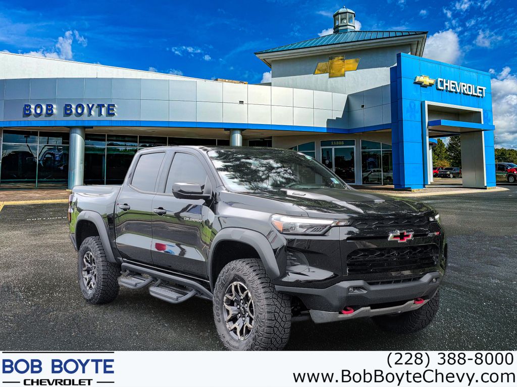 Black 2025 Chevrolet Colorado Pickup Truck Four-Wheel Drive 8-Speed Automatic
