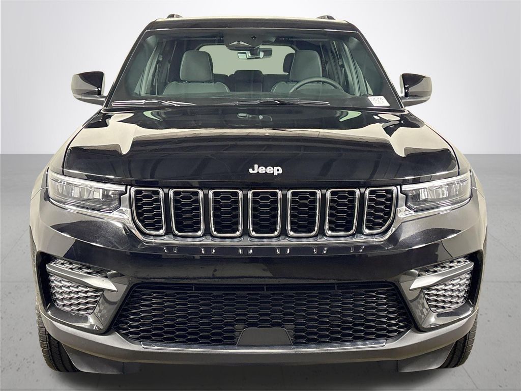 2025 Jeep Grand Cherokee Laredo photo 3