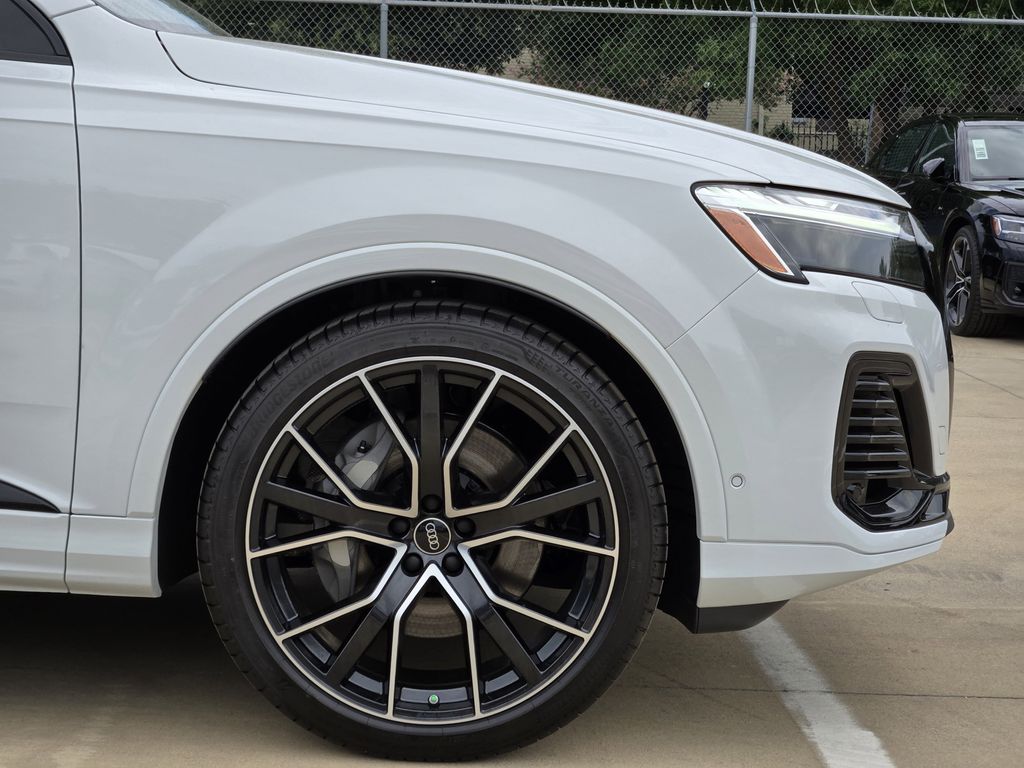 new 2025 Audi Q7 car, priced at $78,895