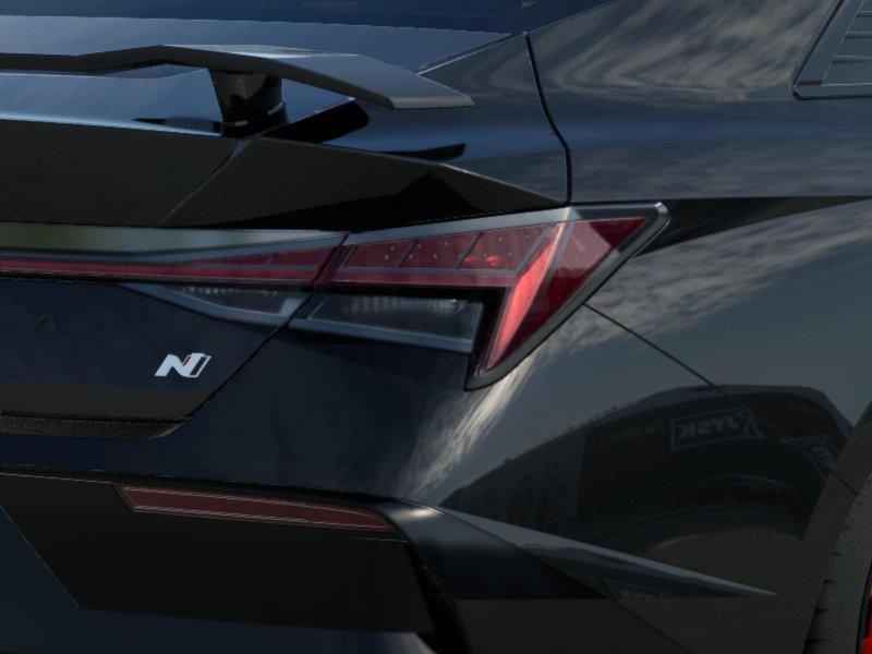 2025 Hyundai Elantra Base 10