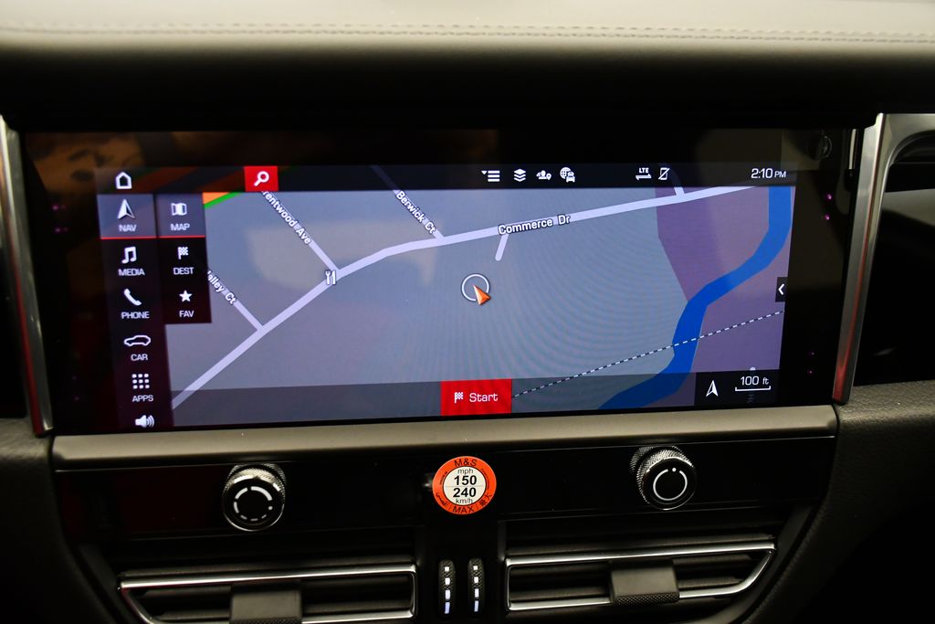 Thumbnail: 2026 Porsche Macan - 31