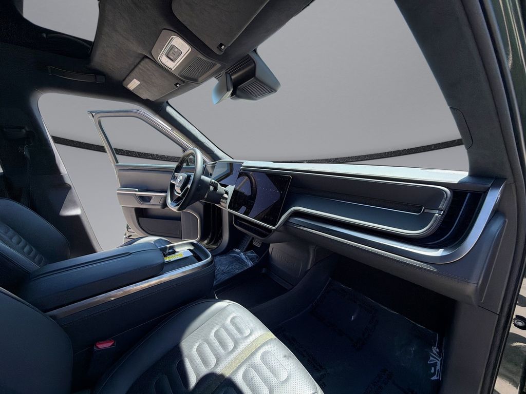 Thumbnail: 2025 Rivian R1S - 15