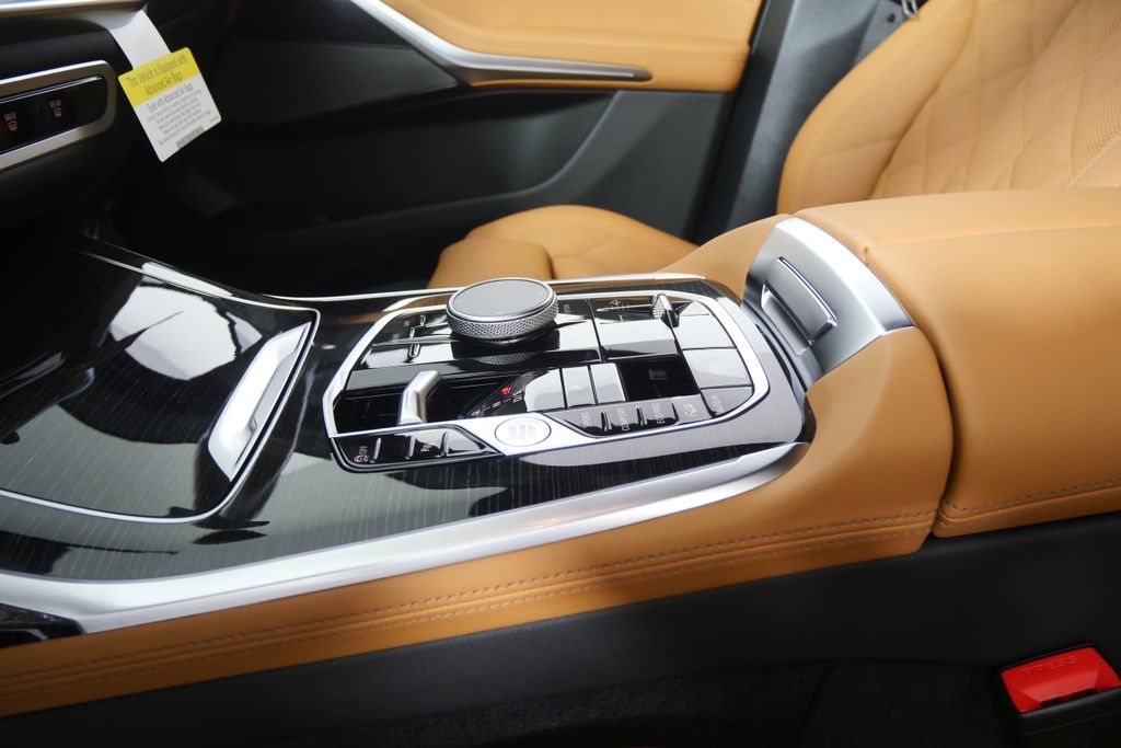 Thumbnail: 2026 BMW X7 - 25