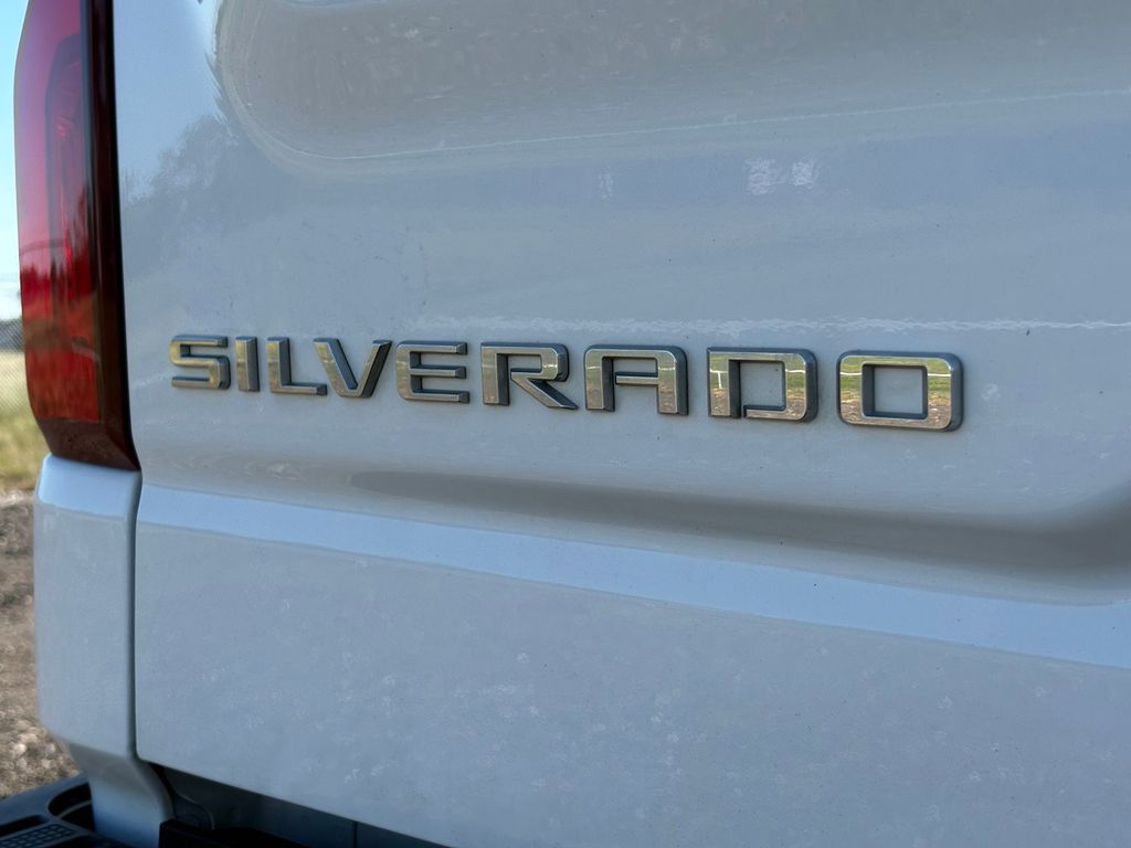 2023 Chevrolet Silverado 1500 RST - 9