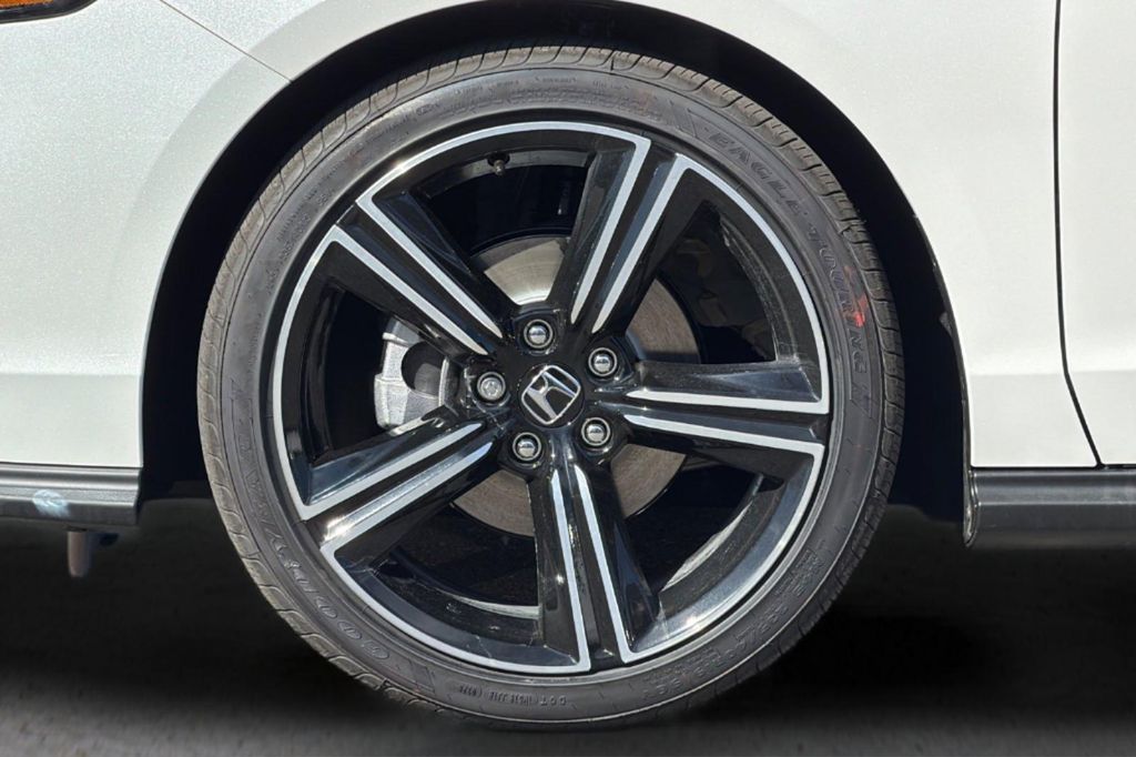 New 2026 Platinum White Pearl Honda SE image 32