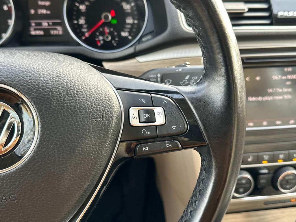 2018 Volkswagen Passat 2.0T 18