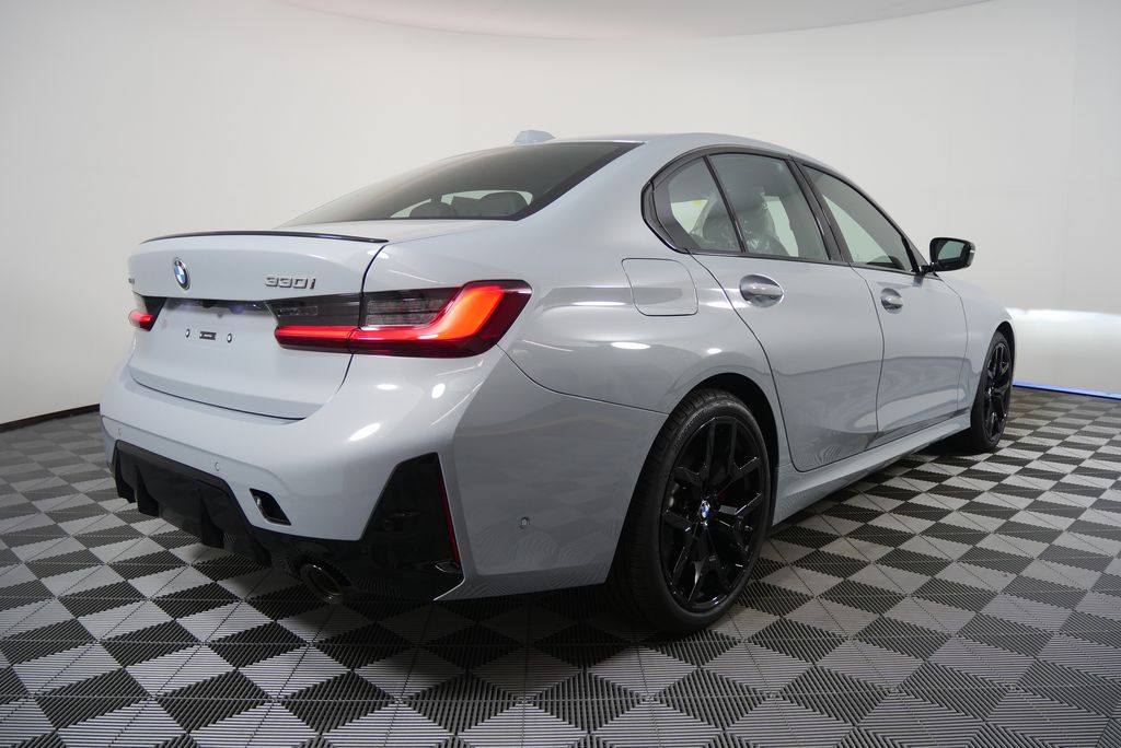 Thumbnail: 2026 BMW 3 Series - 3