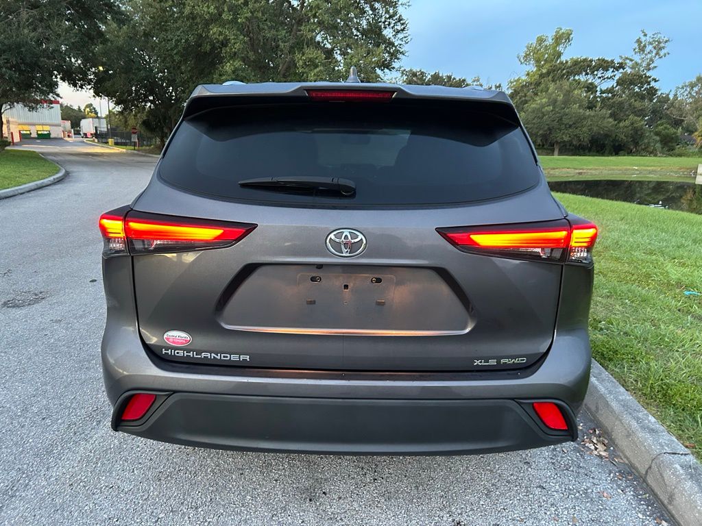 Thumbnail: 2022 Toyota Highlander - 4