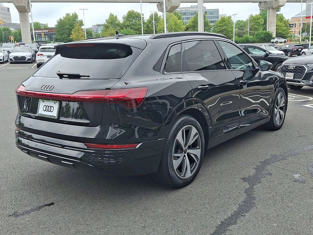 Thumbnail: 2024 Audi Q8 e-tron - 4