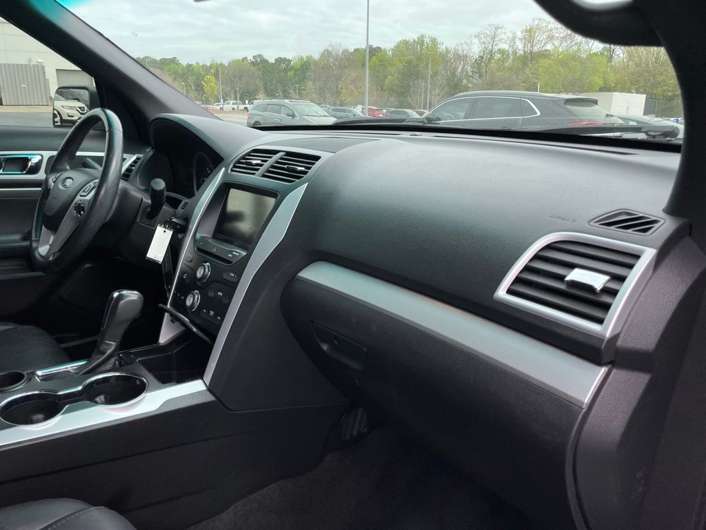 Thumbnail: 2015 Ford Explorer - 31