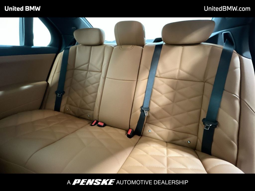 2025 BMW 7 Series 740i 21