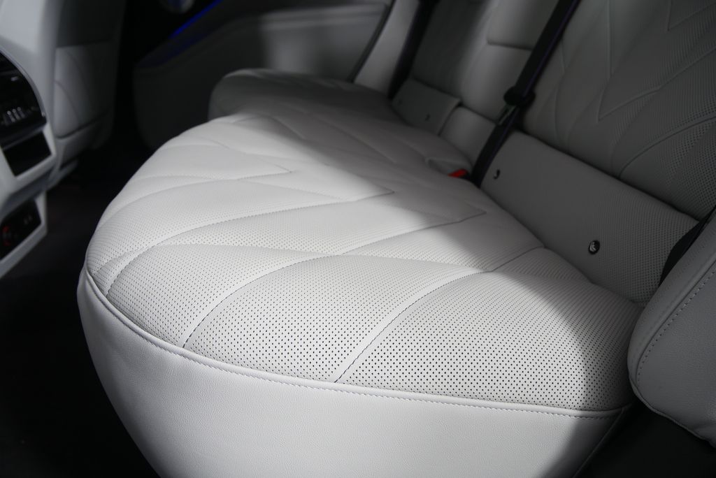 Thumbnail: 2026 BMW XM - 16