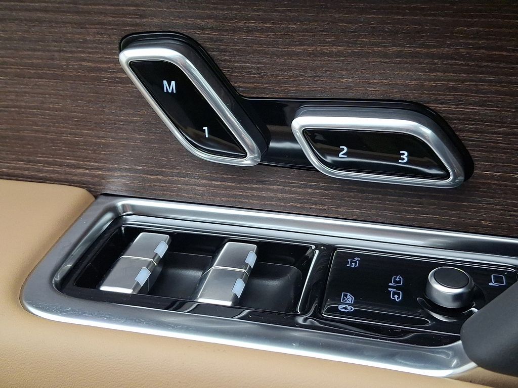 Thumbnail: 2026 Land Rover Range Rover - 20