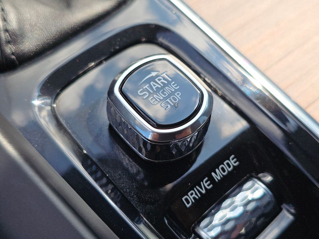 2021 Volvo XC60 T5 Momentum photo 27