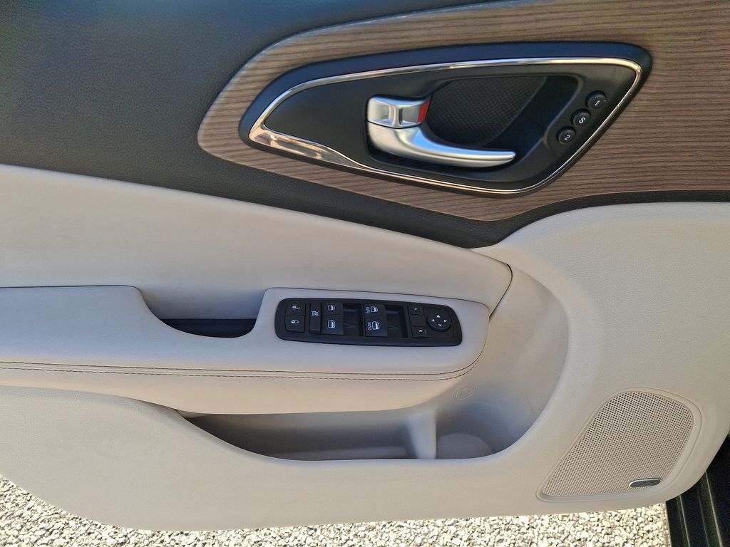 2015 Chrysler 200 C 12