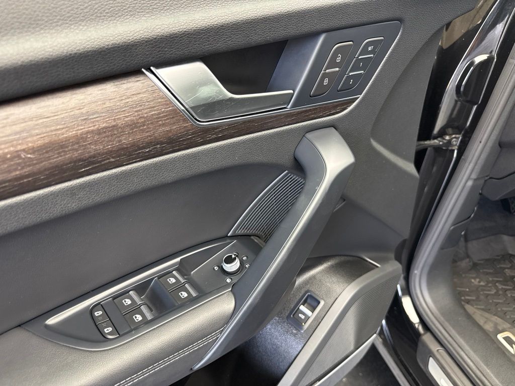 Thumbnail: 2023 Audi Q5 - 17