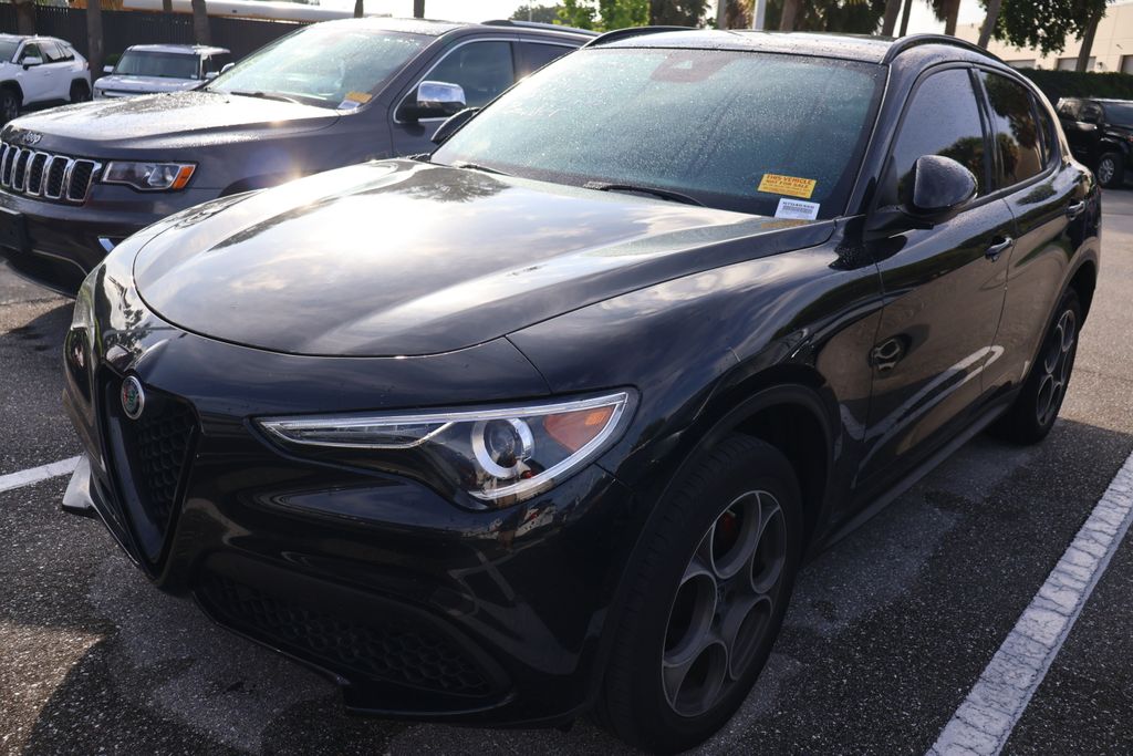 Thumbnail: 2022 Alfa Romeo Stelvio - 2