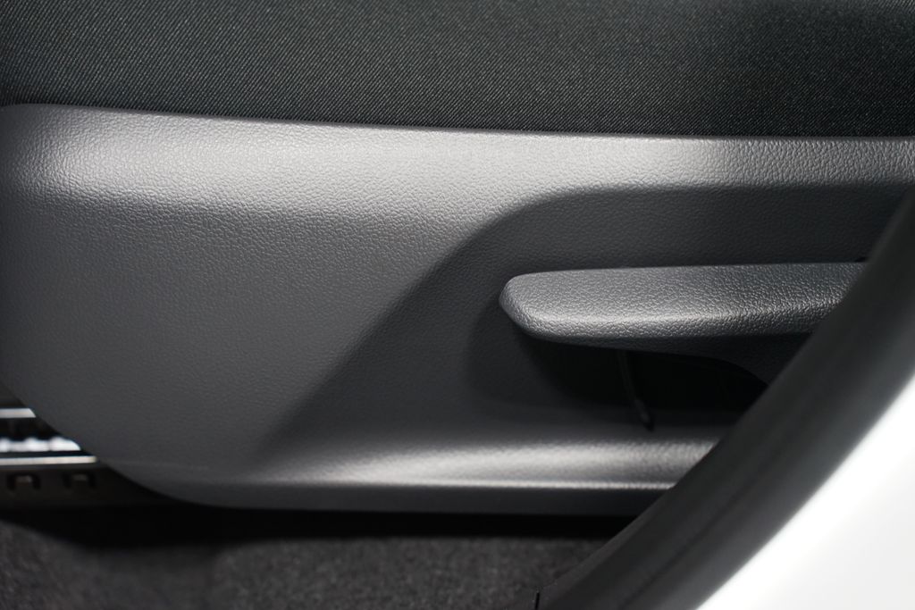 Thumbnail: 2025 Toyota RAV4 - 32