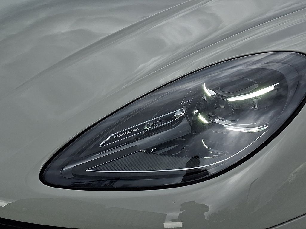 Thumbnail: 2022 Porsche Macan - 11