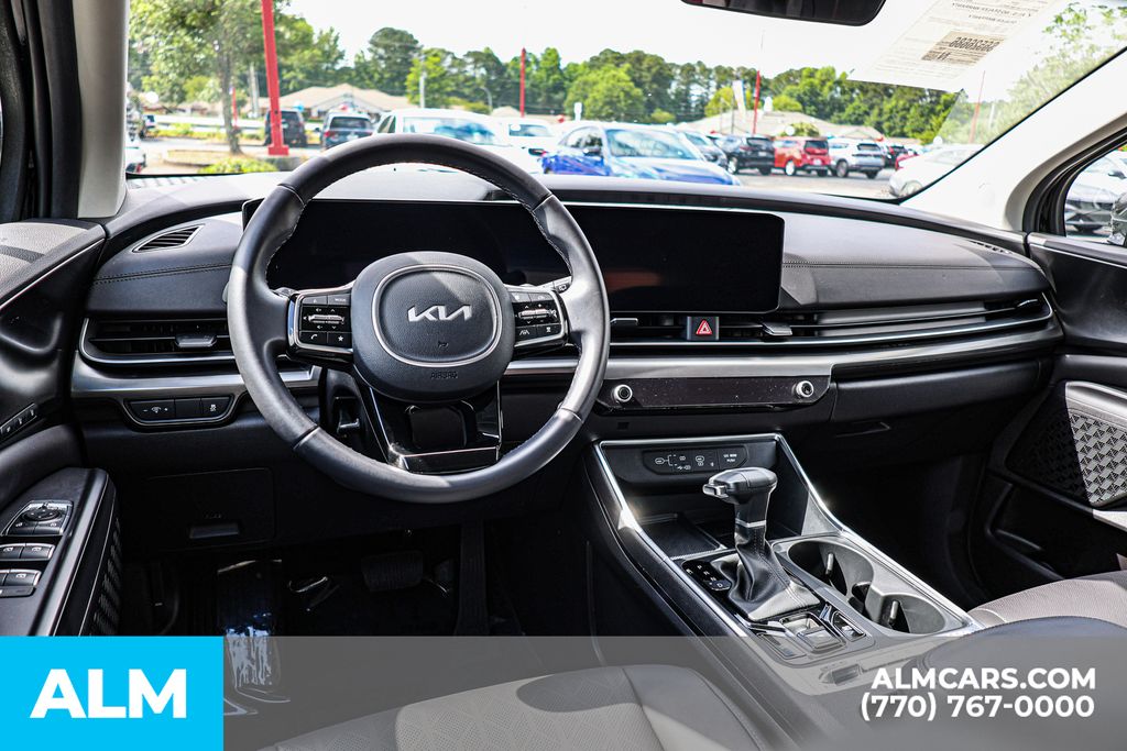 Used 2025 Black Kia SX image 31