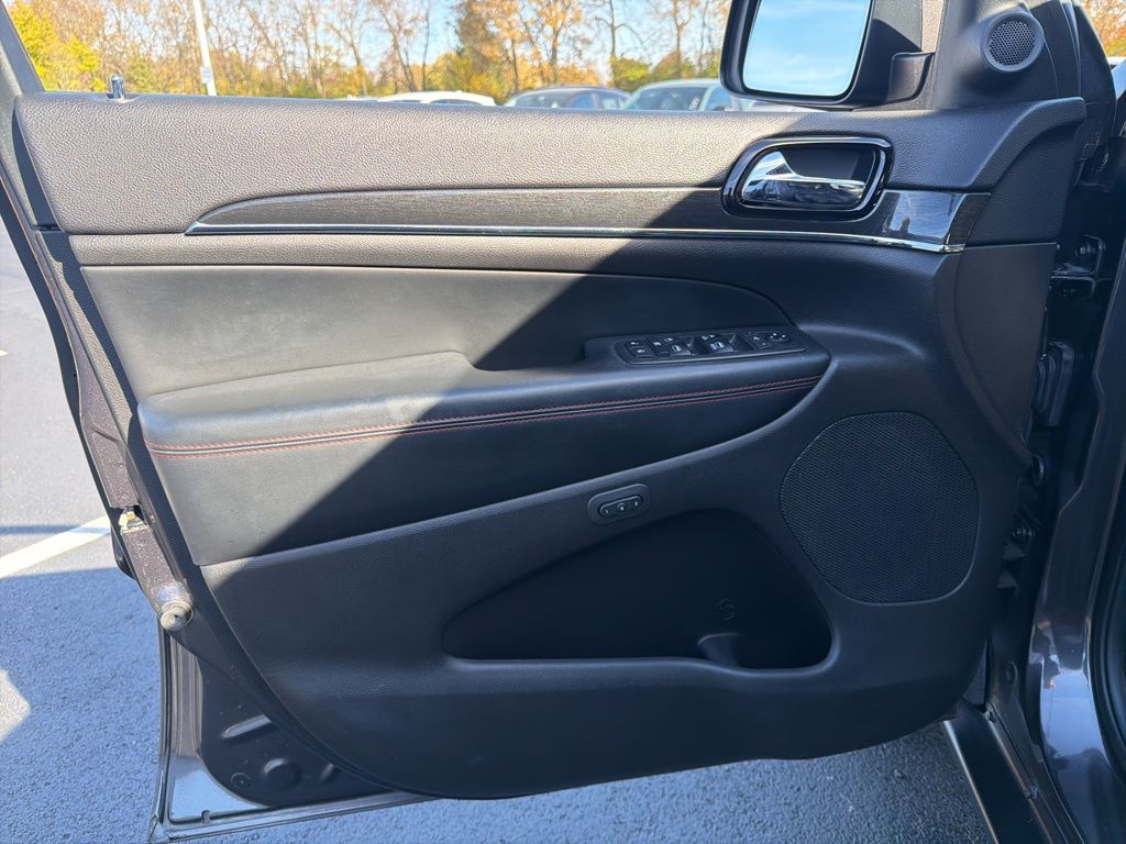 Thumbnail: 2019 Jeep Grand Cherokee - 19