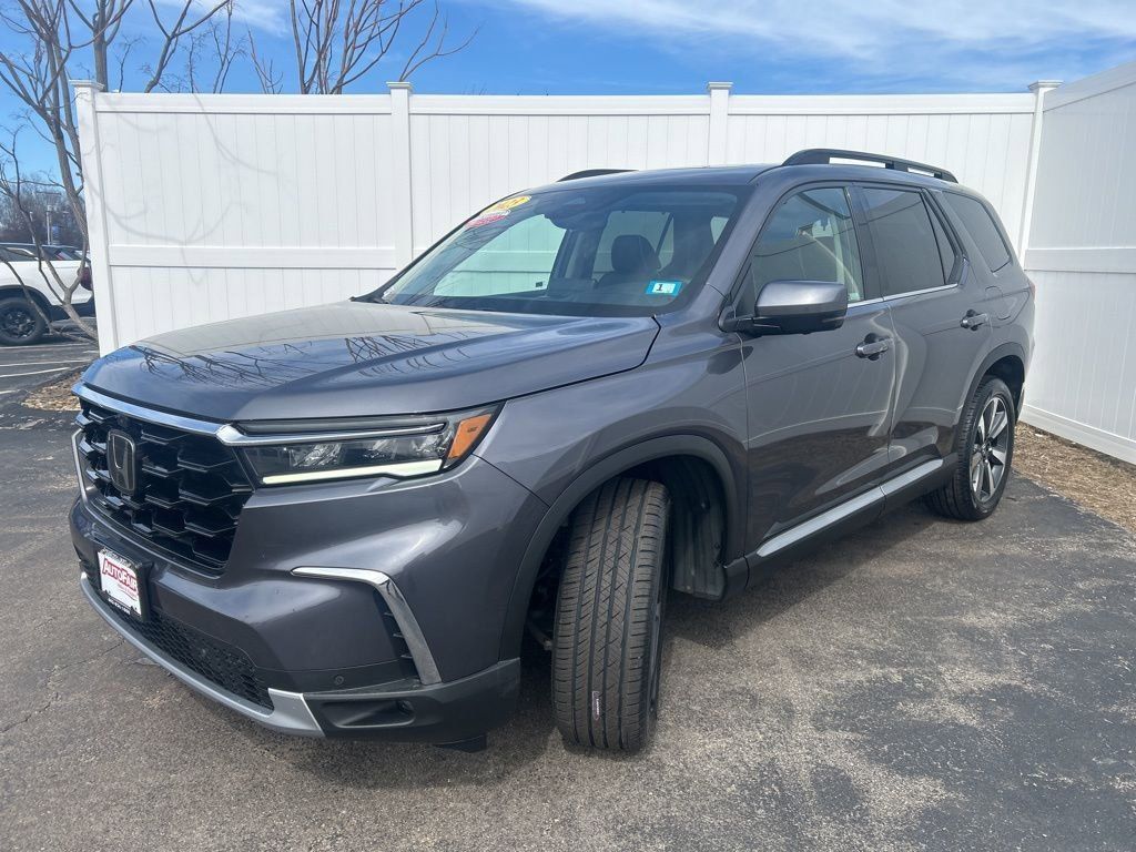 View vehicle photo 3