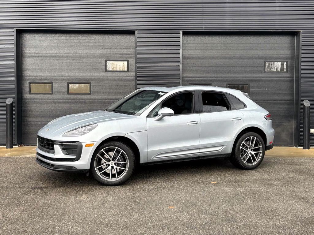 /2024 Porsche Macan