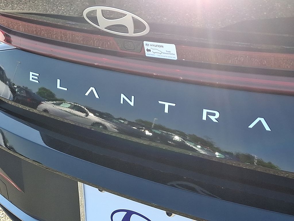 Thumbnail: 2025 Hyundai Elantra - 11