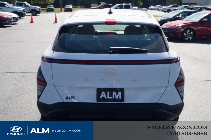 New 2026 White Hyundai SE image 8