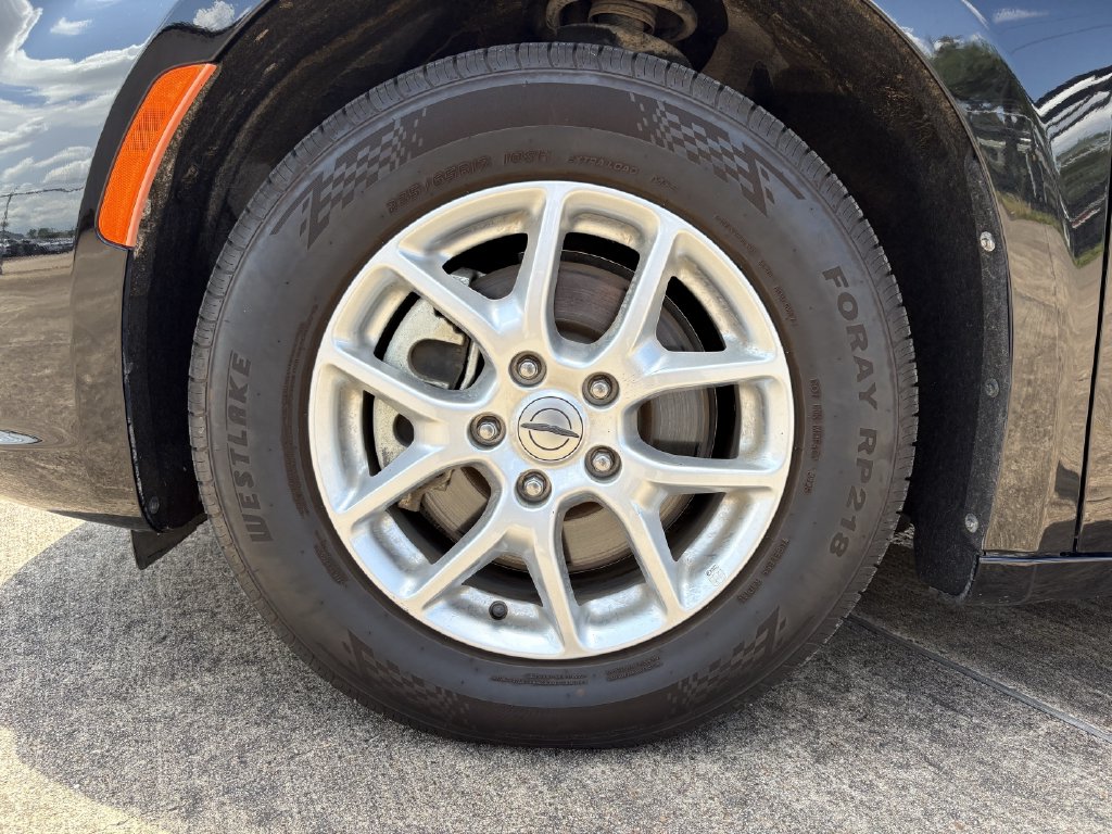 2024 Chrysler Pacifica Touring L - 8