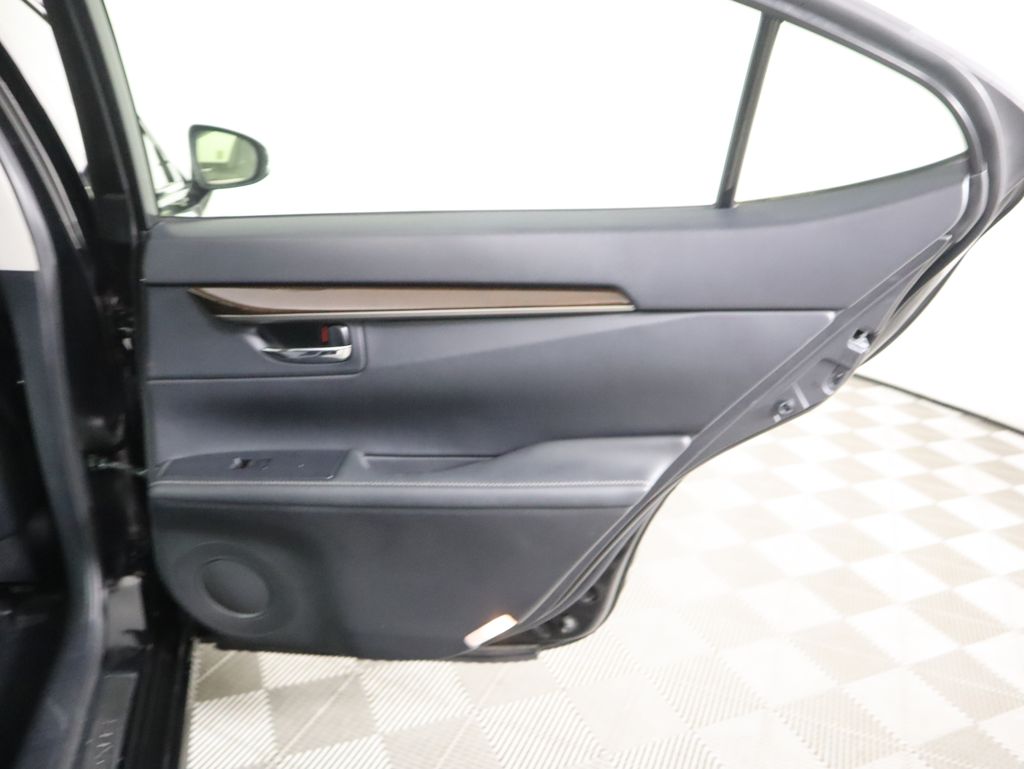 Thumbnail: 2015 Lexus ES - 28