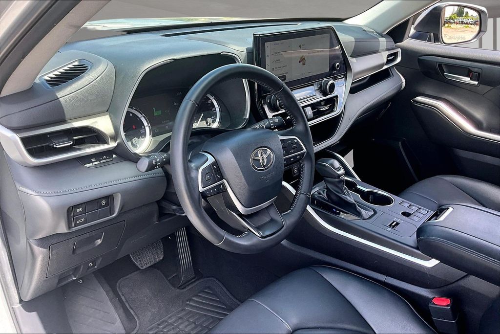 Used 2023 Toyota Highlander SUV