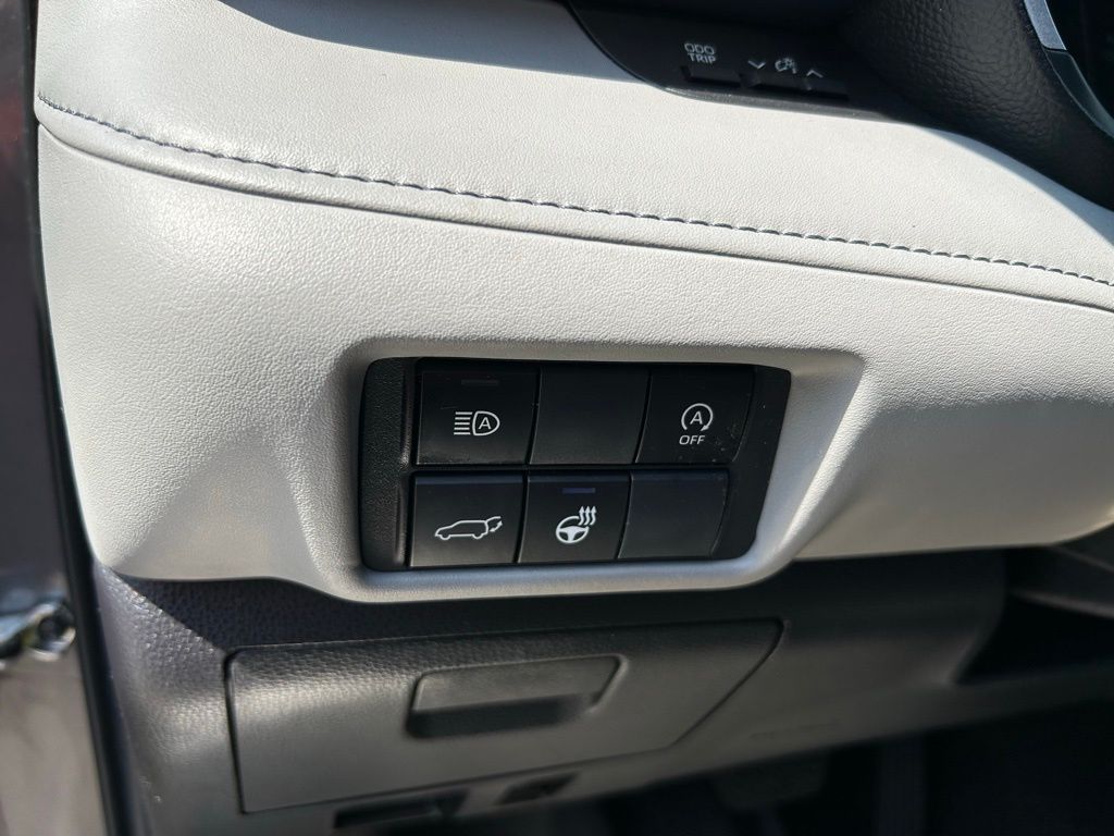 2023 Toyota Highlander L 20