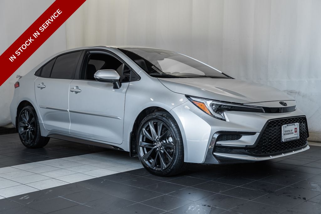 Classic Silver Metallic/Midnight Black Metallic 2025 Toyota Corolla SE FWD Sedan Front-Wheel Drive Continuously Variable Transmission