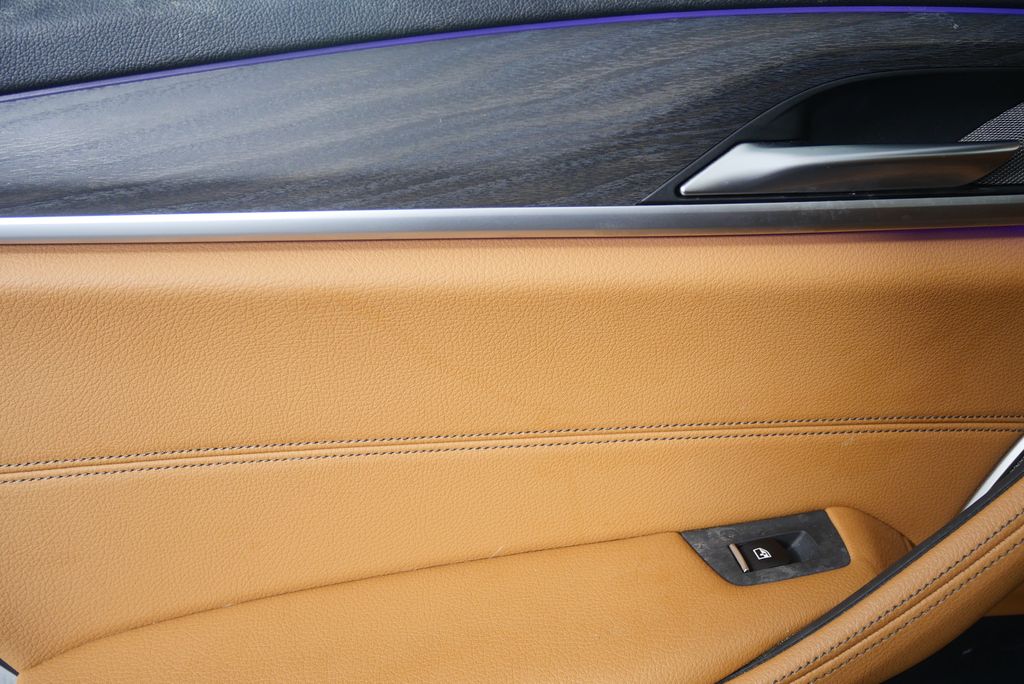 Thumbnail: 2021 BMW 5 Series - 13