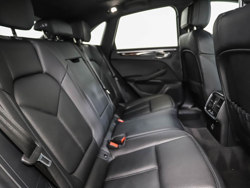 Thumbnail: 2023 Porsche Macan - 25