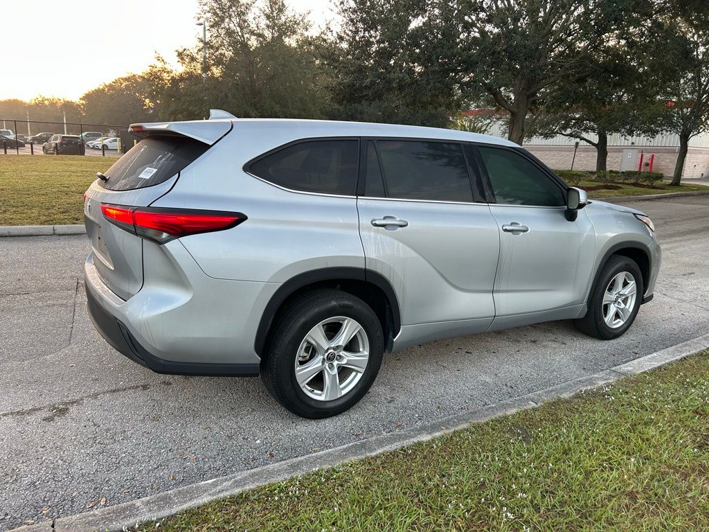 Thumbnail: 2021 Toyota Highlander - 5