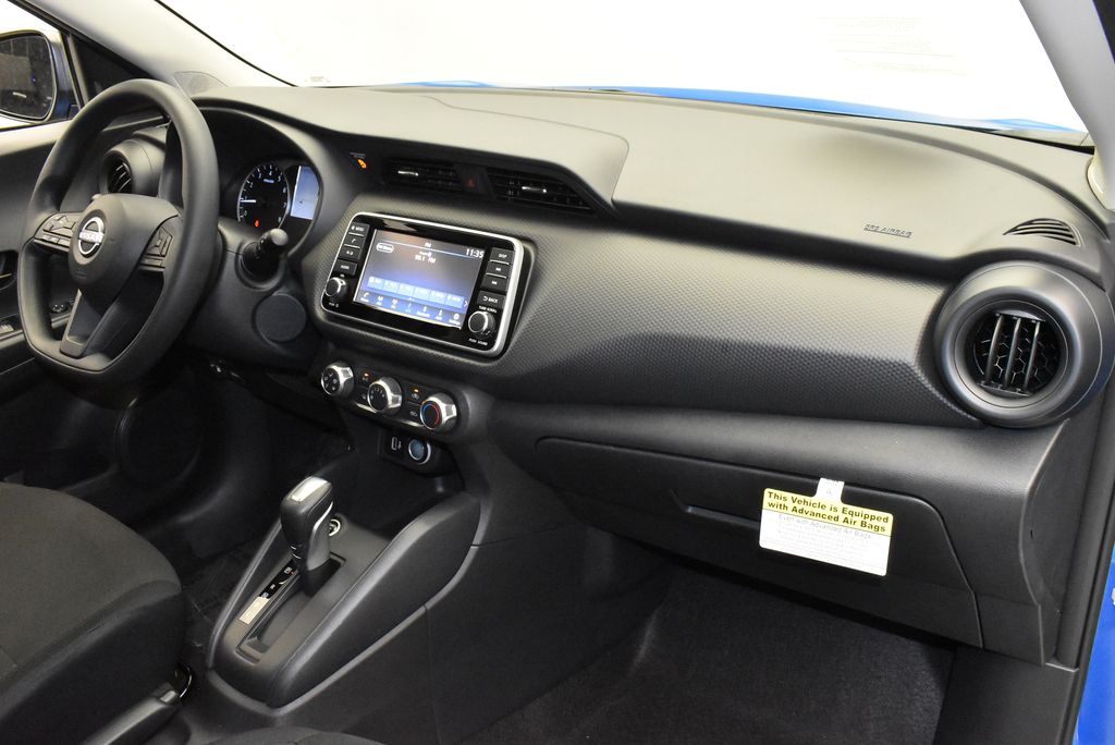 Thumbnail: 2025 Nissan Kicks - 25